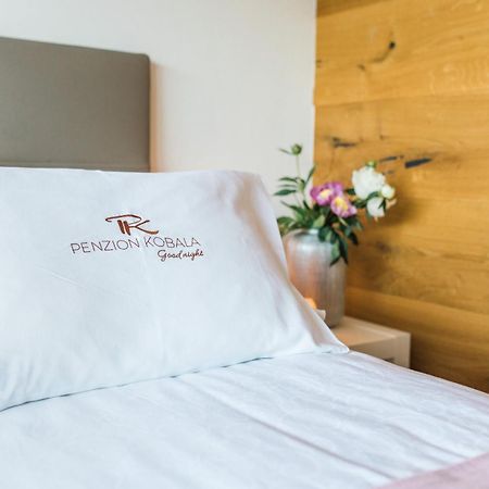 Hotel Penzion Kobala 托尔明 外观 照片