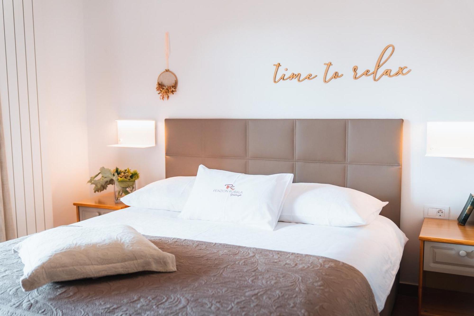 Hotel Penzion Kobala 托尔明 外观 照片